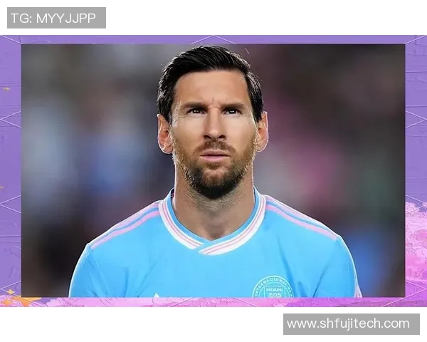 哪个足球明星的眼睛分开的独特魅力引发了球迷们的热议与关注